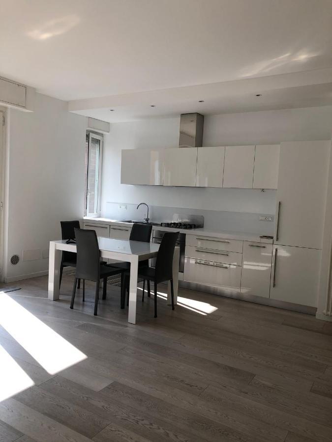 Bright & Spacious Apartment Near Navigli - Ponti Milán Exterior foto